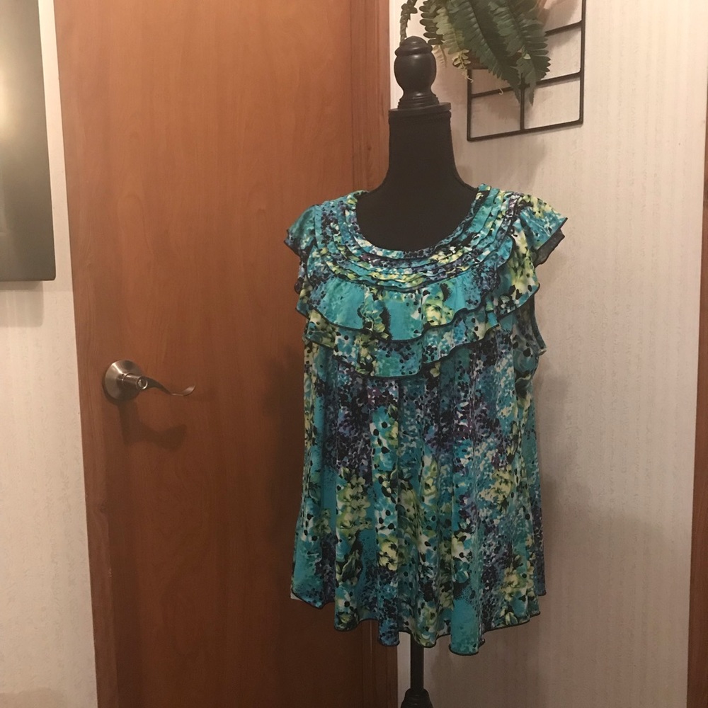 New Directions Woman Sleeveless Top